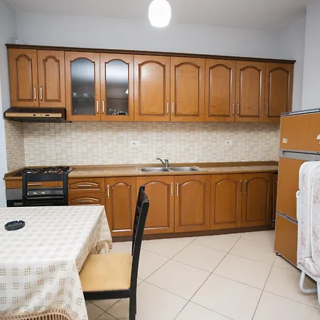 Leo Apartament